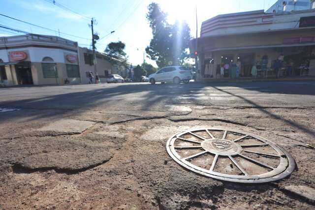 Ondula&ccedil;&otilde;es viram armadilhas na Av. Cal&oacute;geras e multiplicam quedas de pedestres