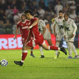 Internacional e Santos fazem confronto direto contra o rebaixamento