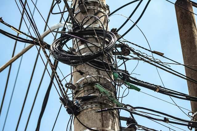 A&ccedil;&atilde;o para remover fios quer deixar Centro mais bonito para depois ir aos bairros