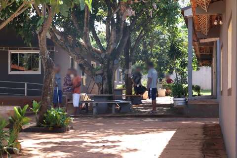 Comunidades terap&ecirc;uticas n&atilde;o s&atilde;o vil&atilde;s e precisam de mais recurso, diz federa&ccedil;&atilde;o