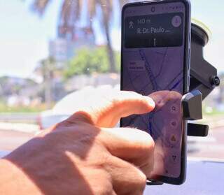 GPS é copiloto obrigatório que aumenta as multas e os riscos diários no trânsito GPS é copiloto obrigatório que aumenta as multas e os riscos diários no trânsito