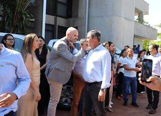 Estado entrega 14 caminhonetes a municípios para reforçar combate a endemias Estado entrega 14 caminhonetes a municípios para reforçar combate a endemias