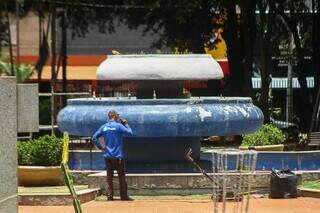 Obras e decora&ccedil;&atilde;o natalina mant&ecirc;m Pra&ccedil;a Ary Coelho fechada por 12 dias 