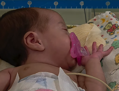 Mait&ecirc; vence batalha na UTI e simboliza luta contra prematuridade