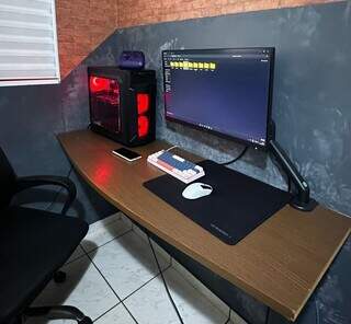 Jovem é preso por armazenar pornografia infantil e ameaçar menina de 12 anos Jovem é preso por armazenar pornografia infantil e ameaçar menina de 12 anos