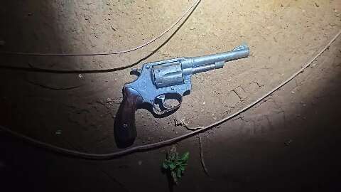 Adolescente foragido morre ap&oacute;s apontar arma para policiais do Choque