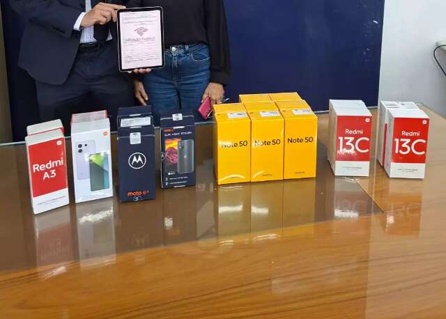 Bazar de asilo tem perfume importado, al&eacute;m de celulares Motorola e Xiaomi