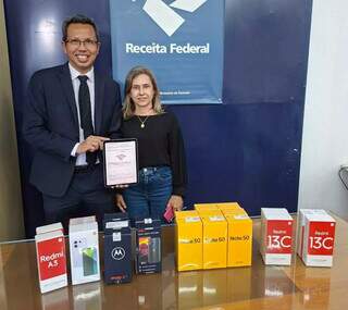 Bazar de asilo tem perfume importado, al&eacute;m de celulares Motorola e Xiaomi