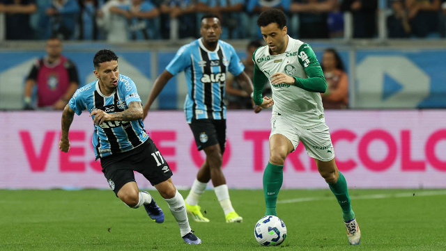 Gr&ecirc;mio vence Palmeiras e impede avan&ccedil;o paulista na briga pelo t&iacute;tulo
