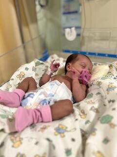 Mait&ecirc; vence batalha na UTI e simboliza luta contra prematuridade