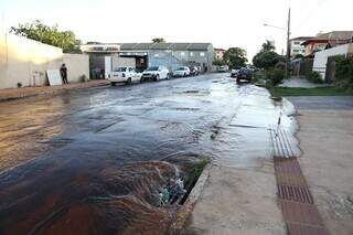 Água desperdiçada em MS poderia encher 108 piscinas olímpicas por dia Água desperdiçada em MS poderia encher 108 piscinas olímpicas por dia