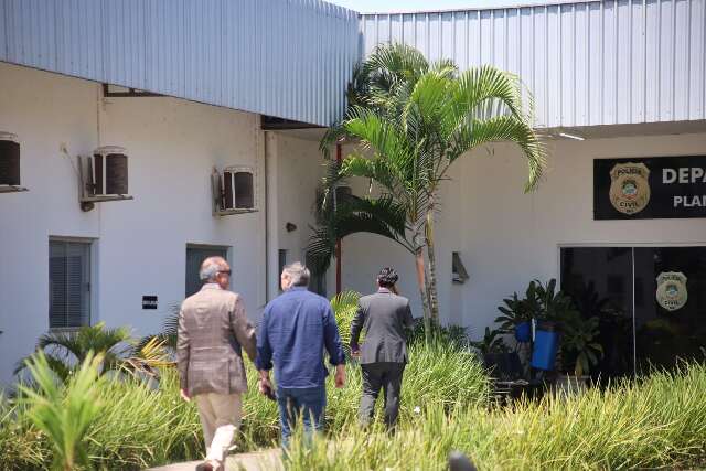 Chefe de gabinete de deputado &eacute; levado &agrave; delegacia em a&ccedil;&atilde;o contra jogo do bicho