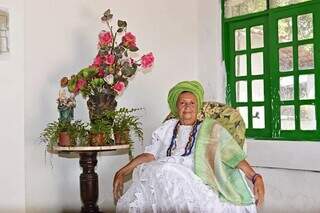Aos 80 anos e ap&oacute;s um AVC, M&atilde;e F&aacute;tima segue firme na umbanda