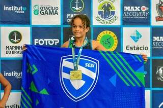 Aos 10 anos, lutadora de Corumb&aacute; fatura t&iacute;tulo brasileiro no Rio