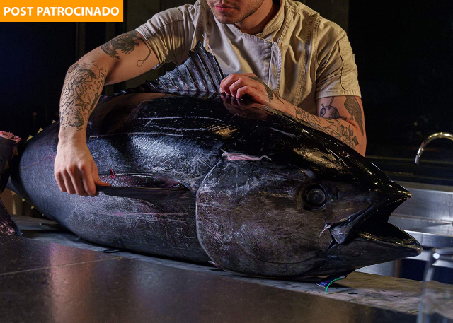 Atum vira espet&aacute;culo em cerim&ocirc;nia japonesa que a Capital aprendeu a apreciar