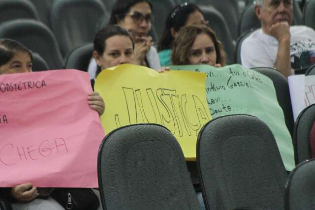 Luto coletivo re&uacute;ne seis fam&iacute;lias com den&uacute;ncias de viol&ecirc;ncia obst&eacute;trica