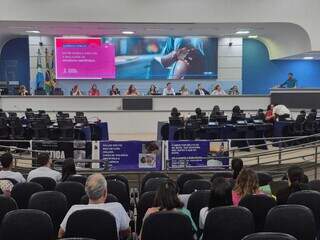 Famílias denunciam violência obstétrica e cobram justiça em audiência pública Famílias denunciam violência obstétrica e cobram justiça em audiência pública