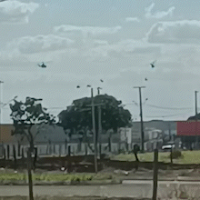 Helic&oacute;pteros chamam aten&ccedil;&atilde;o na Capital durante troca de comando do Ex&eacute;rcito