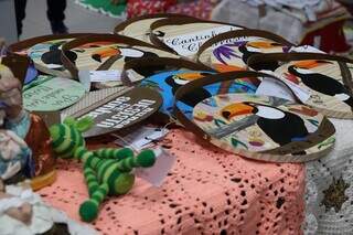 Feira do Artesão Livre reúne 400 produtos feitos em presídios de MS Feira do Artesão Livre reúne 400 produtos feitos em presídios de MS