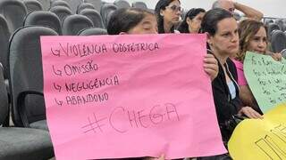 Famílias denunciam violência obstétrica e cobram justiça em audiência pública Famílias denunciam violência obstétrica e cobram justiça em audiência pública