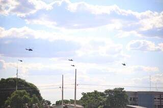 Helic&oacute;pteros chamam aten&ccedil;&atilde;o na Capital durante troca de comando do Ex&eacute;rcito