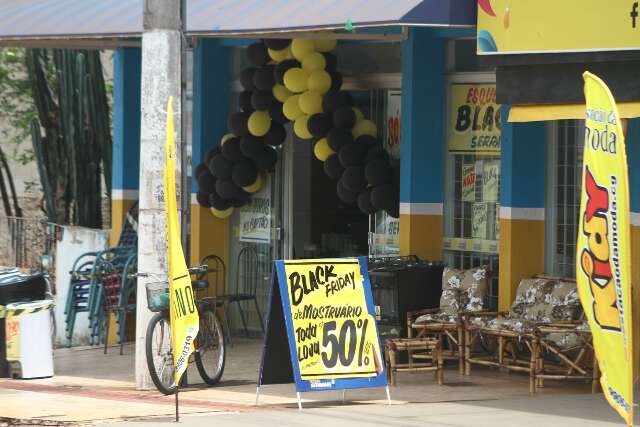 Com&eacute;rcios da periferia aderem timidamente &agrave; Black Friday na Capital