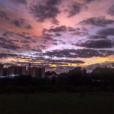 Dia ser&aacute; de sol, mas meteorologia n&atilde;o descarta pancadas de chuva em MS