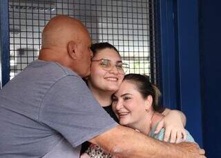 Relembrando inf&acirc;ncia, pais recebem filhos em &uacute;ltimo dia no &quot;terceir&atilde;o&quot;