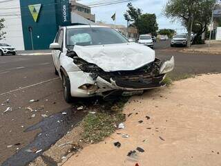 Acidente com 3 ve&iacute;culos interdita parcialmente Rua Ant&ocirc;nio Maria Coelho