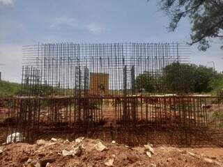Obra de ponte no C&oacute;rrego Mimoso &eacute; paralisada por falta de repasse federal
