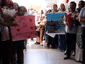Relembrando inf&acirc;ncia, pais recebem filhos em &uacute;ltimo dia no &quot;terceir&atilde;o&quot;