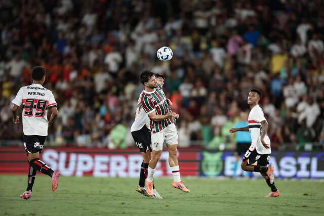 Fluminense goleia S&atilde;o Paulo por 6 a 0 e garante vaga na Libertadores