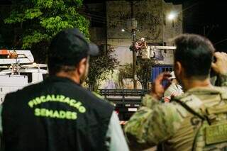 For&ccedil;a-tarefa inicia retirada de cabos soltos no Centro de Campo Grande