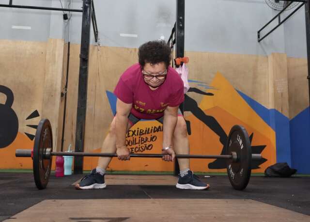 Aos 75 anos, Maria encarou crossfit para ser o terror dos treinadores