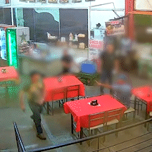 Ap&oacute;s confus&atilde;o em com&eacute;rcio, homem &eacute; preso com arsenal em casa