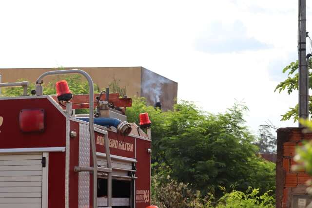 Dois inc&ecirc;ndios atingem terrenos baldios em bairros vizinhos da Capital