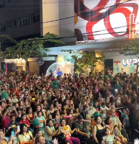 Natal dos Sonhos inicia com grande p&uacute;blico no Centro 