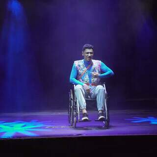 Ap&oacute;s acidente, Kleiton retorna aos palcos e transforma desafio em dan&ccedil;a