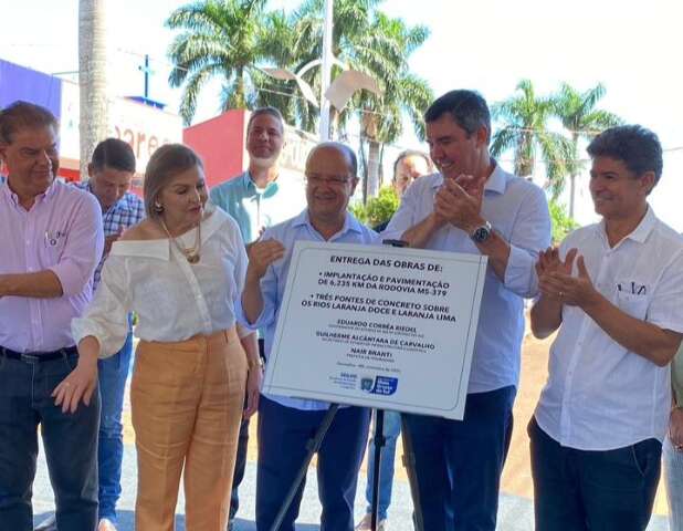 Com agenda cheia, Riedel entrega obras de pavimenta&ccedil;&atilde;o na regi&atilde;o sul do Estado 