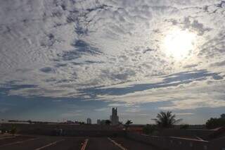 Calor extremo e risco de temporais dividem Mato Grosso do Sul neste s&aacute;bado