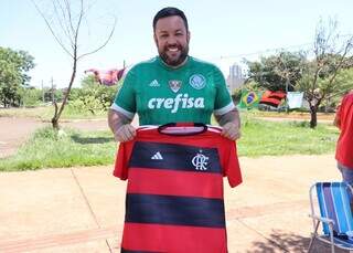 Ambulantes lucram com clima de final entre Flamengo e Palmeiras Ambulantes lucram com clima de final entre Flamengo e Palmeiras