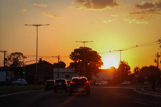 Domingo ter&aacute; calor de at&eacute; 40&deg;C em MS e chance de temporais isolados &agrave; tarde