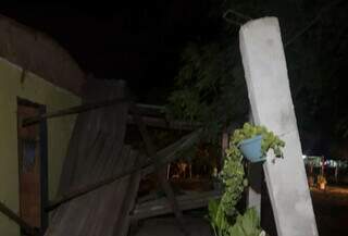 Redemoinhos e rajadas de vento causam destrui&ccedil;&atilde;o em assentamentos em Corumb&aacute;