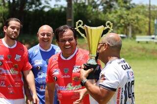 Comercial vence nos p&ecirc;naltis partida solid&aacute;ria na Capital