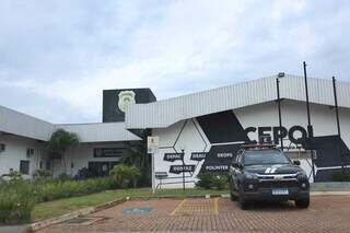 Briga por ci&uacute;mes termina com homem morto a facadas e outro ferido