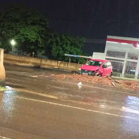 Ap&oacute;s morte de estudante, motorista colide com o mesmo pilar de obra