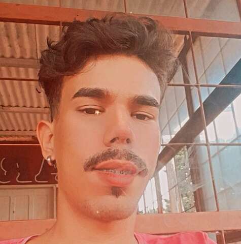Jovem morto ap&oacute;s brigar com membros do PCC deixa esposa gr&aacute;vida de 8 meses