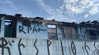 Inc&ecirc;ndio destr&oacute;i pr&eacute;dio abandonado na Av. Mascarenhas de Moraes