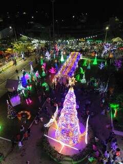 Papai Noel abandona o tren&oacute; e aterrissa o disco voador no Natal de MS