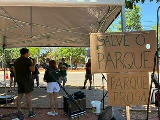 Sarau come&ccedil;a t&iacute;mido, mas re&uacute;ne quem deseja salvar regi&atilde;o do parque